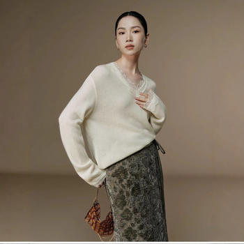 Pulover tricotat cu insertii de dantela, decolteu în V, mâneci lungi, amestec Tencel-cashmere-lână, stil japonez-coreean casual