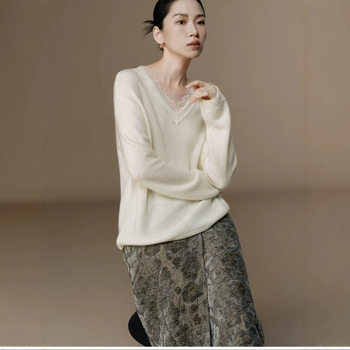 Pulover tricotat cu insertii de dantela, decolteu în V, mâneci lungi, amestec Tencel-cashmere-lână, stil japonez-coreean casual