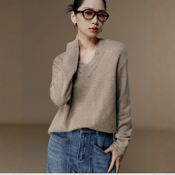 Pulover tricotat cu insertii de dantela, decolteu în V, mâneci lungi, amestec Tencel-cashmere-lână, stil japonez-coreean casual