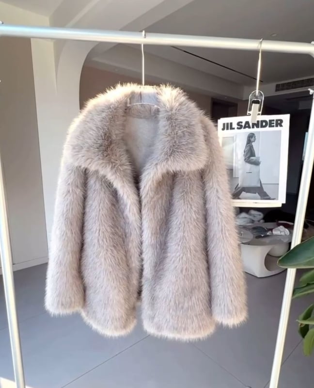 Palton damă din blană artificială de vulpe, ecologic, lungime medie, mâneci lungi, stil de iarnă