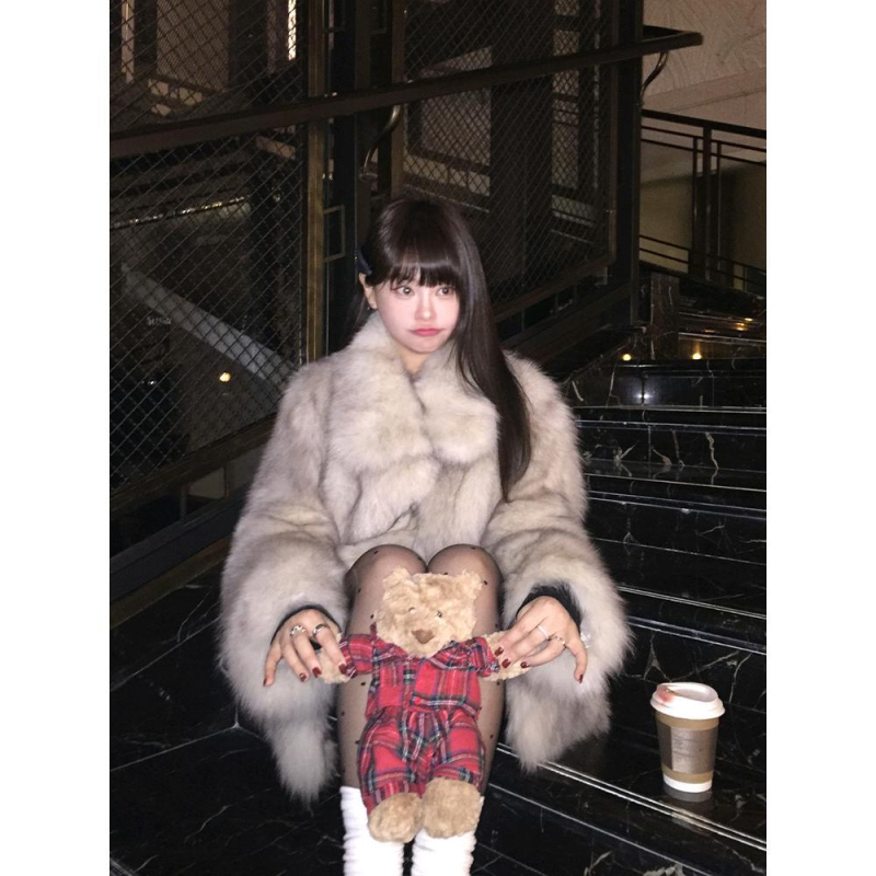 Palton damă din blană artificială de vulpe, ecologic, lungime medie, mâneci lungi, stil de iarnă