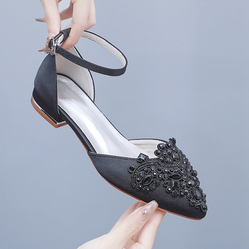 Saténové Mary Jane topánky s ostrým nosom, nízkym podpätkom a zapínaním na pracku – svadobné topánky pre ženy