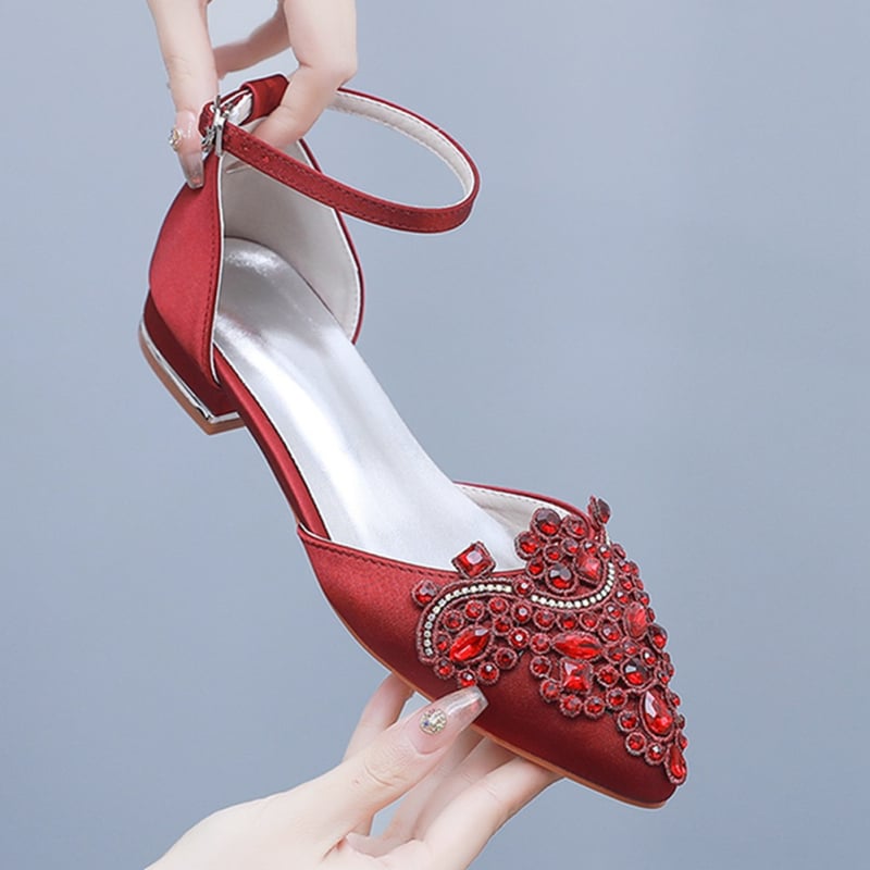 Saténové Mary Jane topánky s ostrým nosom, nízkym podpätkom a zapínaním na pracku – svadobné topánky pre ženy