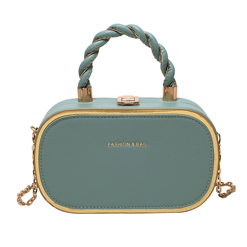 PU ovalna crossbody torba s lancem, stil mali kvadrat, jedna naramenica, srednje tvrda konstrukcija, za svakodnevnu uporabu, ljeto 2023