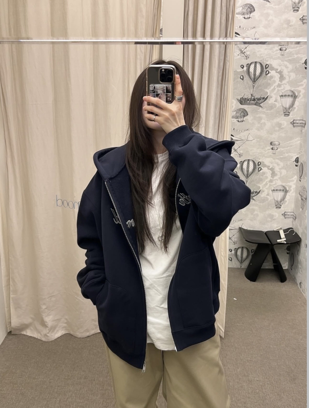 Pamukasta dukserica s kapuljom, izvezeni slova, zip, debeli fleece