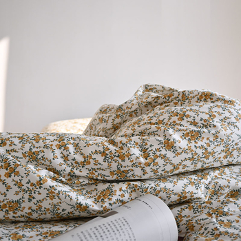 Lova patalynės komplektas (paklode, antklodės užvalkalas, pagalvės užvalkalas) – Silk flower medžiaga; prekė Other; tinkama studentų bendrabūčiui.