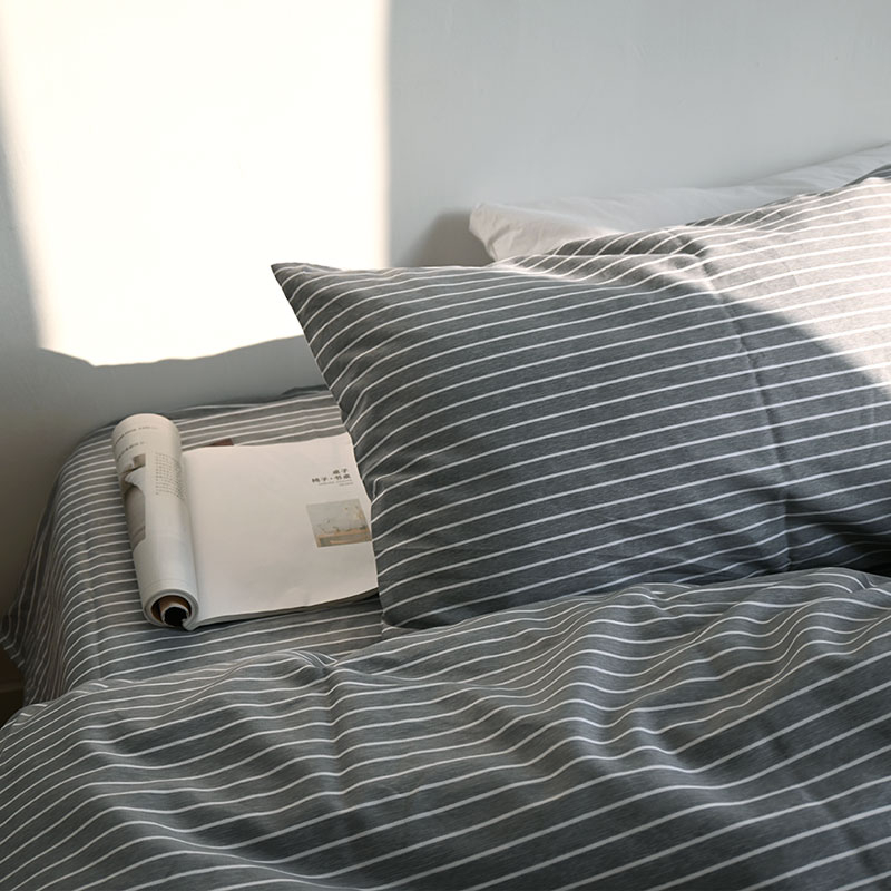 Lova patalynės komplektas (paklode, antklodės užvalkalas, pagalvės užvalkalas) – Silk flower medžiaga; prekė Other; tinkama studentų bendrabūčiui.