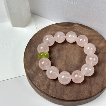 Narukvica od ružnog kristala s bočnim kamenjem od kalcedona, kineski stil, individualno pakiranje, izlazak u jesen 2024