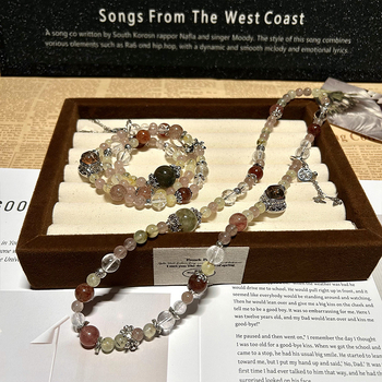 Narukvica od jagodnog kristala s perlama — ručno izrađeni kristalni nakit za žene, osvježavajući i sladak stil, perle u obliku srca i geometrijskih oblika