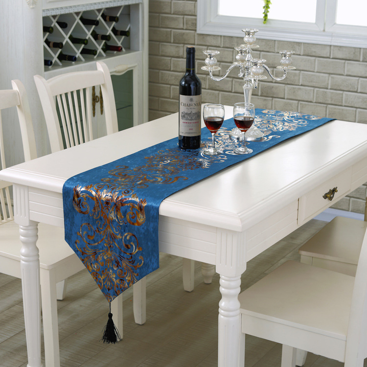 Table Runner cu accente bronzate, stil palat european modern, model geometric, țesătură flok, fibre de polipropilenă 80%