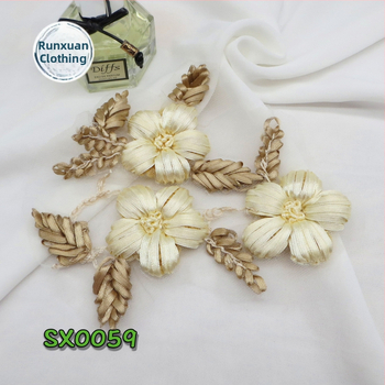 Vintage rankų darbo siuvinėta kaspinė gėlių lipukė, 3D audinio dekoras drabužiams — Medžiaga: Sardine; Prekės ženklas: Runxuan Clothing; Tinka rankšluosčiams, paltoms, moterų drabužiams, galvos apdangalams, kojinėms, megztiniams, rankinėms