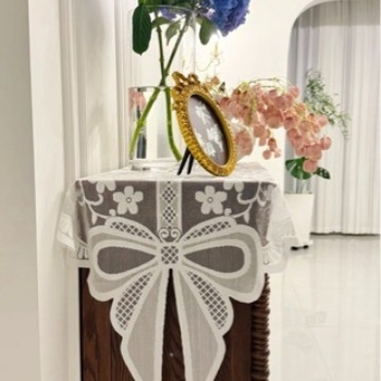 Față de masă dantelată, stil coreean, material poliester, pentru living, birou sau restaurant (Material: Poliester, Stil: Coreean, Spațiu: living, birou, restaurant)