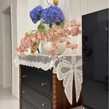 Față de masă dantelată, stil coreean, material poliester, pentru living, birou sau restaurant (Material: Poliester, Stil: Coreean, Spațiu: living, birou, restaurant)