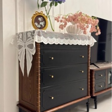 Față de masă dantelată, stil coreean, material poliester, pentru living, birou sau restaurant (Material: Poliester, Stil: Coreean, Spațiu: living, birou, restaurant)