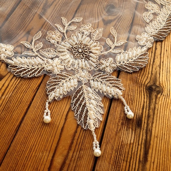 Acoperire decorativă de praf cu dantelă în stil european, cusută manual cu mărgele, pentru seturi de ceai și mici electrocasnice; Material: fibră chimică; Potrivit pentru living, dormitor și spații comerciale