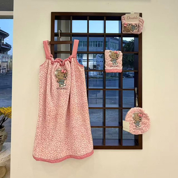 Set ručnika od coral fleece s leopard uzorkom – debeo, 200–300 g, uključuje ručnik za tuširanje, kapu za sušenje kose i ogrtač