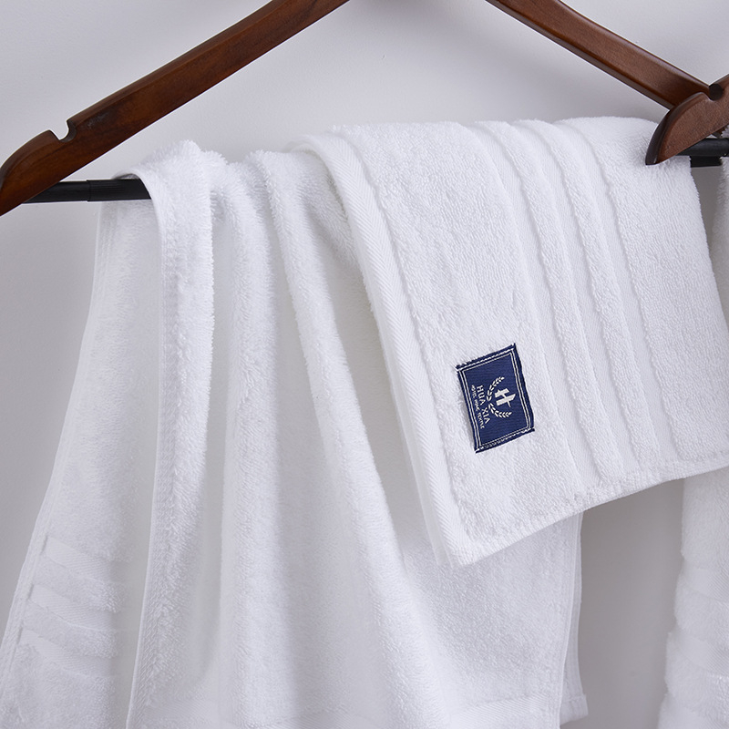 Fürdő- vagy strandtörölköző, 100% pamut, >500 g, 16S fonal, jacquard szövés, testreszabható hímzés
