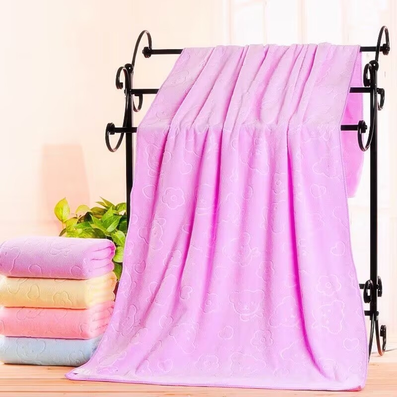 Fürdőlepedő / strandlepedő (mikroszálas, 150D, sima szövés, 300–400 g)