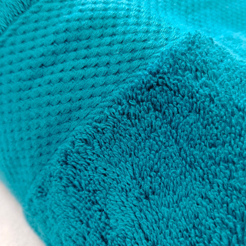 Kupaonski i plažni ručnik - 100% pamuk, 500 g+, 21s pređa, ravna tkanina