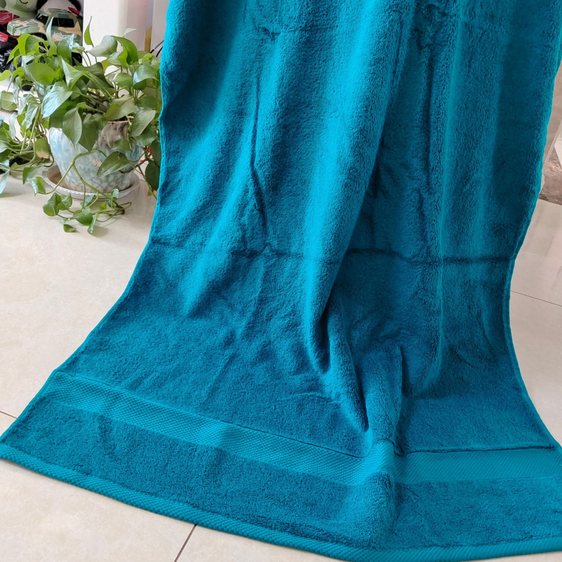 Kupaonski i plažni ručnik - 100% pamuk, 500 g+, 21s pređa, ravna tkanina