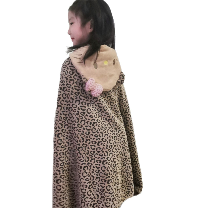 Shuangli Originalna nova deka s kapuljačom s leopard uzorkom za kupanje KT deka, šal i deka za odmor, crtani film sladak