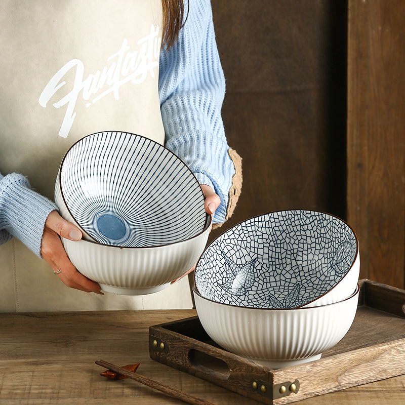 Porcelanska zdjela u japanskom stilu, prugasti podglazurni završetak, okrugli oblik, mikrovalna sigurna, tisk logotipa, mogućnost prilagodbe