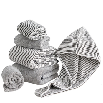 Trodijeli set za kupanje: kupaći ručnik, ručnik za tijelo i kapa za tuširanje; koralni pliš od bambusovog ugljena; antibakterijski i visoko upija vlagu; smjesa poliestera/nylona