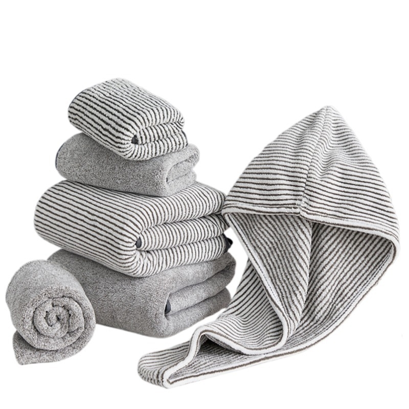 Trodijeli set za kupanje: kupaći ručnik, ručnik za tijelo i kapa za tuširanje; koralni pliš od bambusovog ugljena; antibakterijski i visoko upija vlagu; smjesa poliestera/nylona