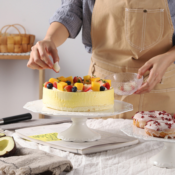 Porcelanski kružni tanjur za desert s reljefnim voćnim motivom, mikrovalna sigurna, glazirana površina, moderan jednostavan stil, stalak za tortu