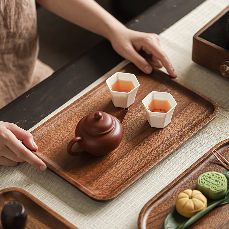 Medinis serviravimo padėklas arbatai, vakarienei ir picai – rankų darbo, poliruotas paviršius, paprastas ir modernus dizainas, pritaikomas