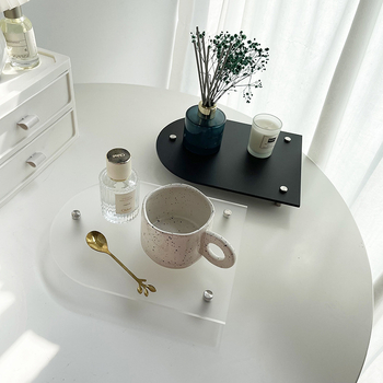 Apvalus organinio stiklo padėklas, šiaurietiškai įkvėptas lengvojo prabangaus stiliaus, skirtas arbatai, vaisiams, kvepalams ir vonios saugojimui