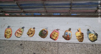 Halloween dekoracija za bar - plastični rekvizit za uređenje prostora, girande s likovima duha i tikvama, zavjesa za vrata (Materijal: Plastika; Vrsta rekvizita: Halloween dekoracija; Kategorija: Rekviziti za uređenje prostora)