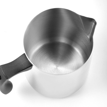 Ανοξείδωτο ποτήρι latte art με πλαστικό χερούλι και κλίμακα; περιλαμβάνει κύλινδρο latte art και κύπελλο για τήξη κεριών; laser χαραγμένο λογότυπο; FR003; Διαθέσιμη παραμετροποίηση