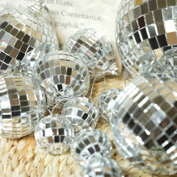 Ornamente: minge de sticlă cu bule, lucrat manual, formă rotundă, decor de Crăciun, stil minimalist modern