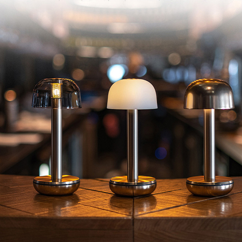 Atjaunojama bar lampiņa ar skārienvadību un bezvadu uzlādi; metāla konstrukcija; spriegums līdz 36V