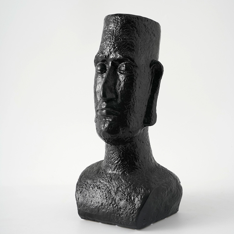 Vază-sculptură ceramică cu cap, porțelan glazurat, inspirație nordică, stil wabi-sabi, ornament mare pentru aranjarea florilor cu temă războinic