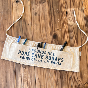 Bērnu priekšauts, japāņu stila, daudzfunkcionāls, mīksti apstrādāts audums, ar burtiem rakstu