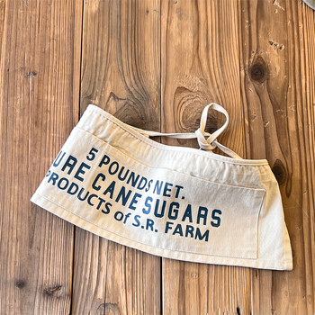 Bērnu priekšauts, japāņu stila, daudzfunkcionāls, mīksti apstrādāts audums, ar burtiem rakstu