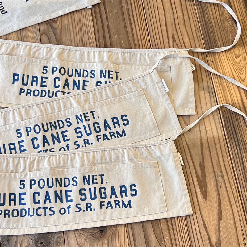 Bērnu priekšauts, japāņu stila, daudzfunkcionāls, mīksti apstrādāts audums, ar burtiem rakstu