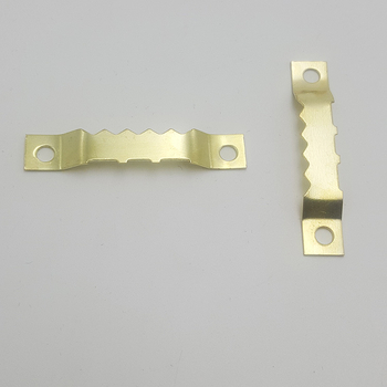 Nuotraukų rėmo kabykla – dantytas dvipusis kabliukas (Medžiaga: Metalas; Gamybos procesas: Elektroplakavimas; Priedas tipas: Dantytas kabliukas; Stilius: Modernus paprastumas; Pakuotė: Maišeliai)