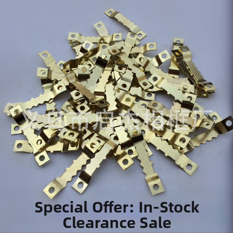 Nuotraukų rėmo kabykla – dantytas dvipusis kabliukas (Medžiaga: Metalas; Gamybos procesas: Elektroplakavimas; Priedas tipas: Dantytas kabliukas; Stilius: Modernus paprastumas; Pakuotė: Maišeliai)