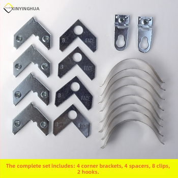 Nuotraukų rėmų iš aliuminio lydinio komplektas – štampuota metalinė konstrukcija, įskaičiuojami 4 kampiniai laikikliai, 4 tarpikliai, 8 spyruokliniai klipai ir 2 kabliukai