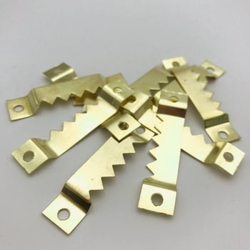 Μονόπλευρη οδοντωτή κρεμάστρα για κορνίζες, σίδηρος, ηλεκτροπλατίωση, μάρκα QJ, μοντέλο 06