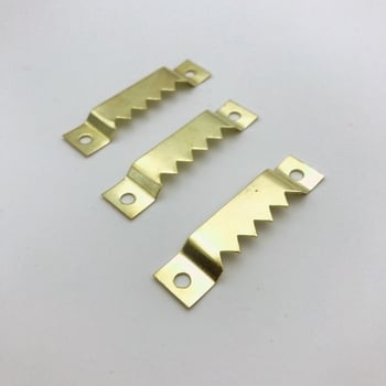 Μονόπλευρη οδοντωτή κρεμάστρα για κορνίζες, σίδηρος, ηλεκτροπλατίωση, μάρκα QJ, μοντέλο 06