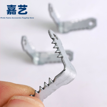 Metalni kutni kod za fiksiranje ramova, 6.8 mm, Jiayi