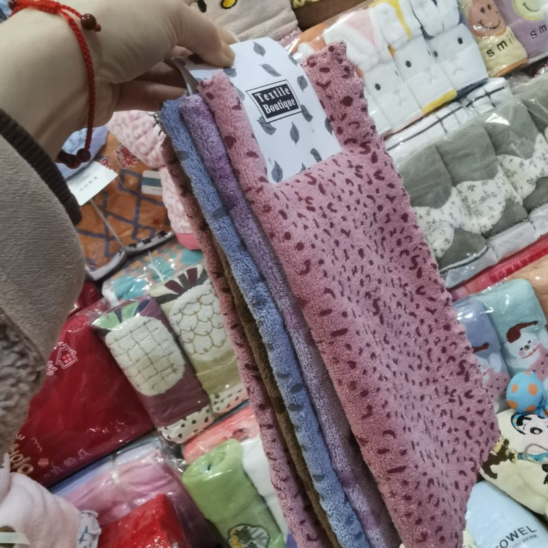 Prosoape de mâini pentru copii din fleece coral, pătrat mic, 25 g, absorbție 0–5 s, logo tipărit, set de 5 bucăți