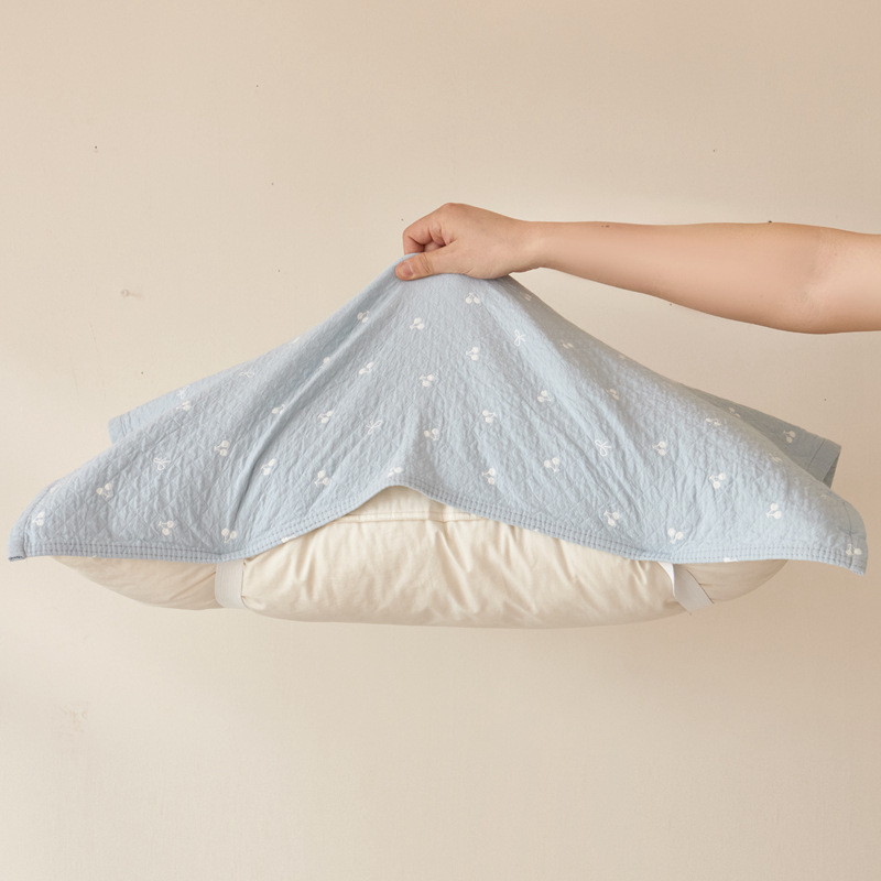 Dviejų pagalvių užvalkalų rinkinys su fiksuotomis juostelėmis, šilko gėlių medžiaga, be logotipo