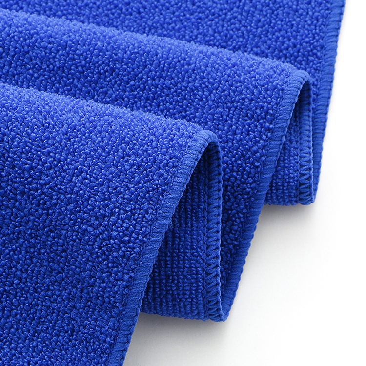 Prosop sport din microfibră de poliester, 110 g, absorbție rapidă a apei 5–10 s, personalizabil cu logo (broderie, tiv, imprimare, jacquard)