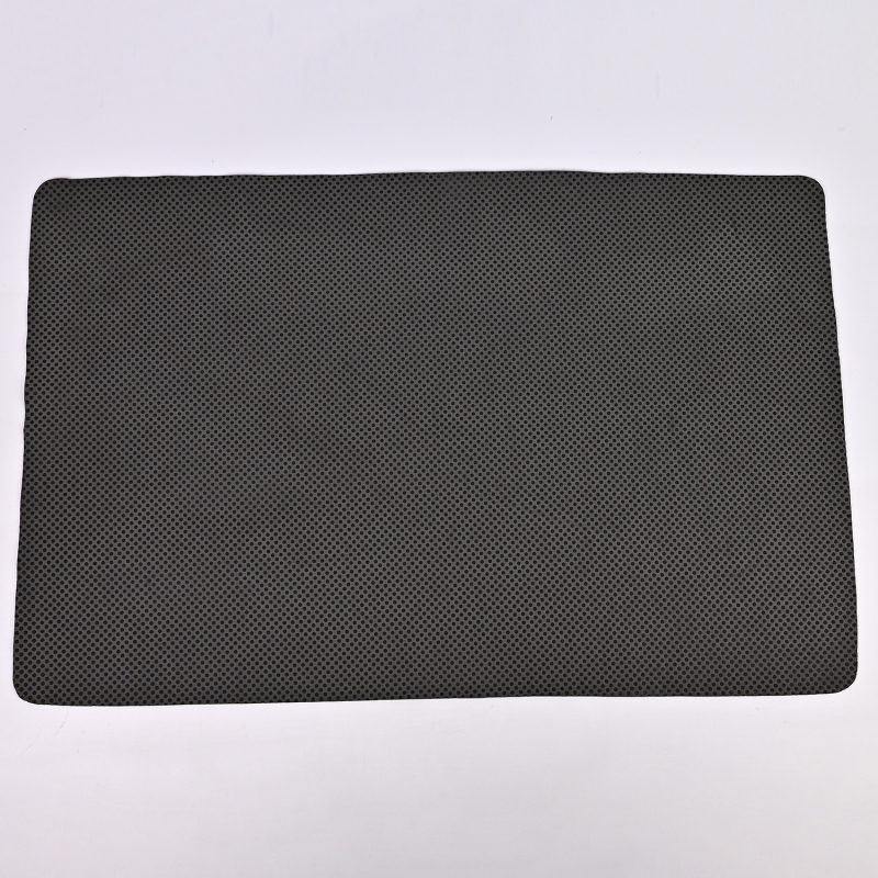 Spordirätik kunstliku naha sarnasusega, 140 g, kiire vees imendumine (0–5 s), jahutav mõju.