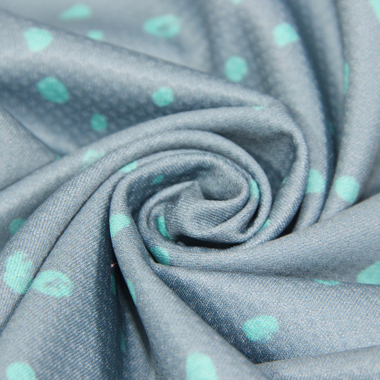 Спортна кърпа за бързо съхнене, полиестер, 100 г, абсорбция 5–10 с, печатно лого, персонализируема